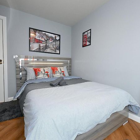 2 Bedroom Flat In Wood Green Piccadilly Line London Exterior photo