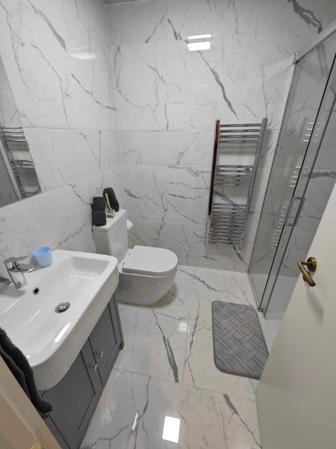 2 Bedroom Flat In Wood Green Piccadilly Line London Exterior photo