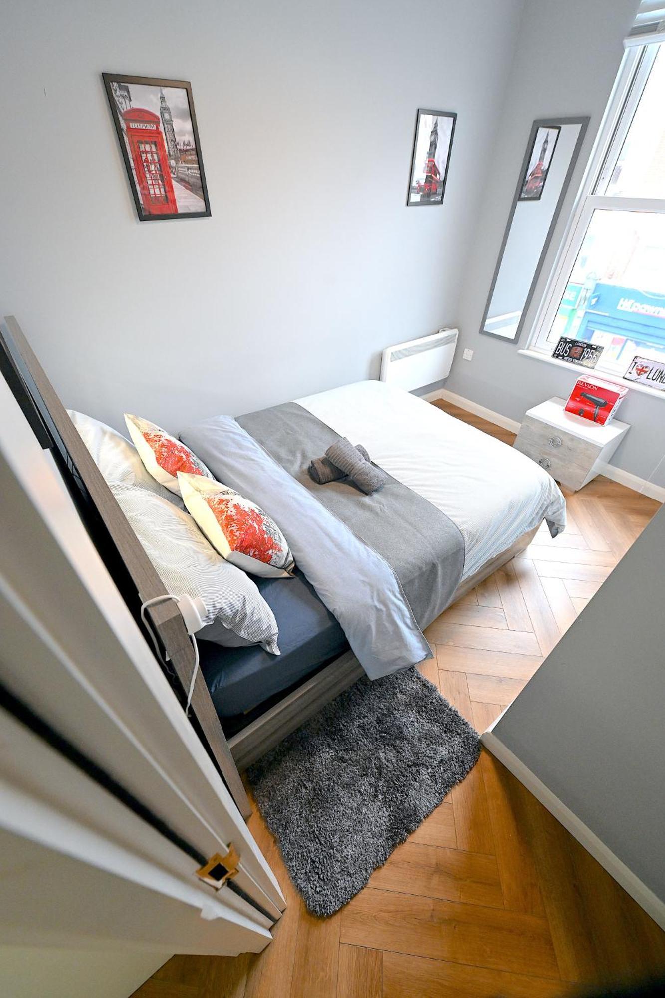 2 Bedroom Flat In Wood Green Piccadilly Line London Exterior photo